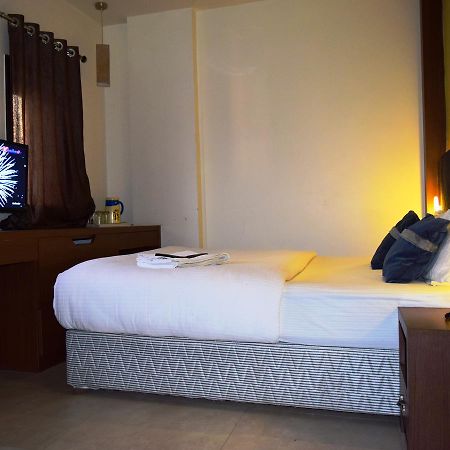 Hotel Chandragupta Uddzsaín Kültér fotó