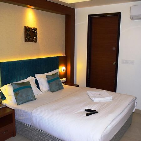 Hotel Chandragupta Uddzsaín Kültér fotó