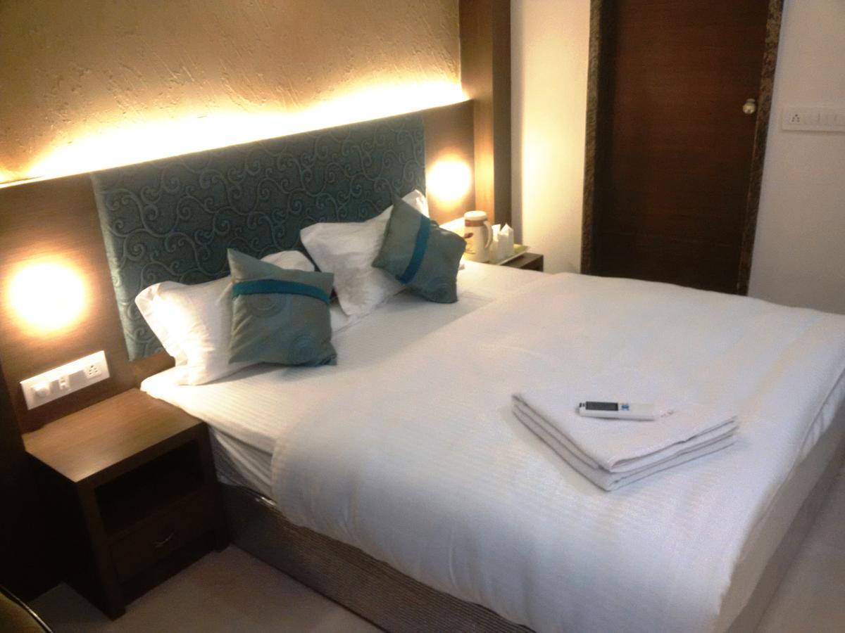 Hotel Chandragupta Uddzsaín Kültér fotó