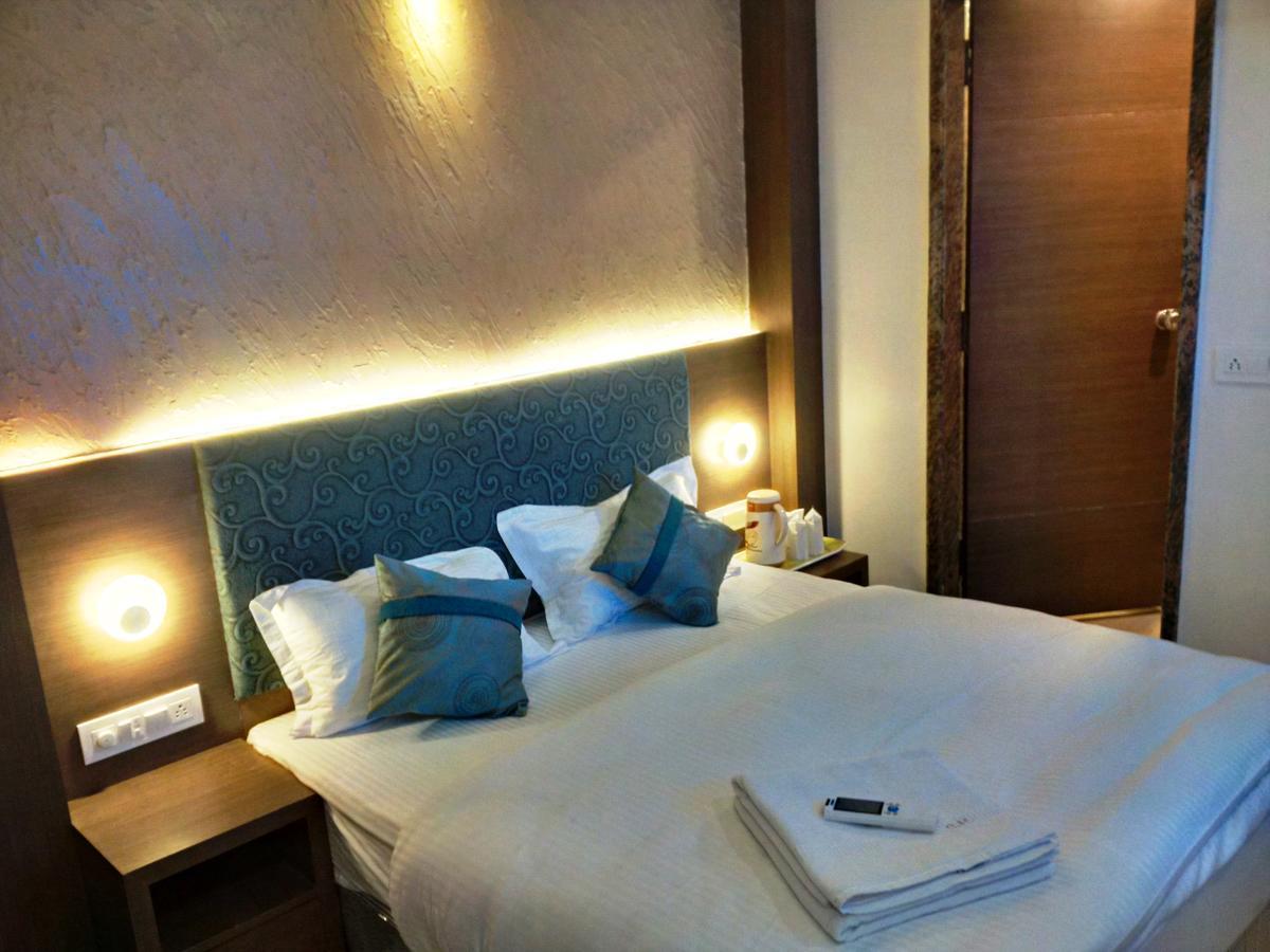 Hotel Chandragupta Uddzsaín Kültér fotó