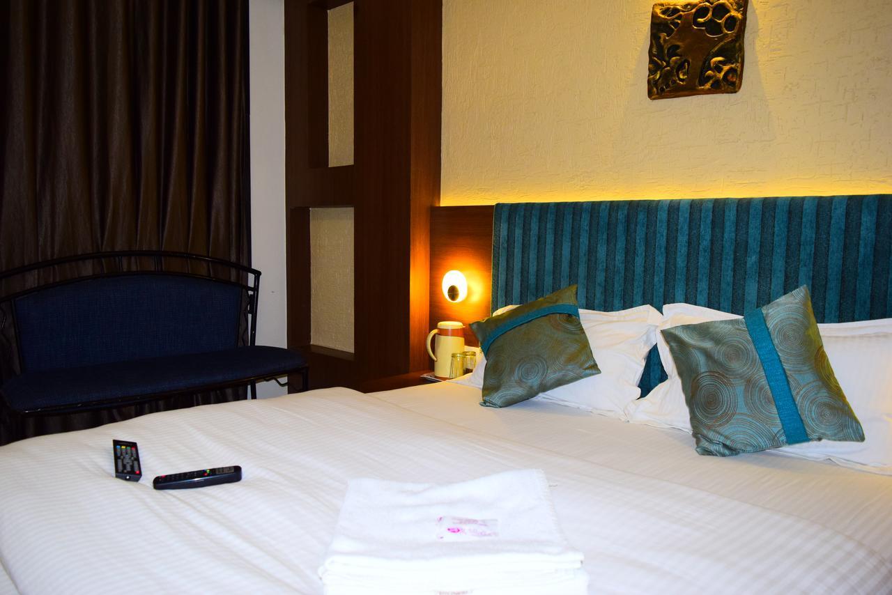 Hotel Chandragupta Uddzsaín Kültér fotó