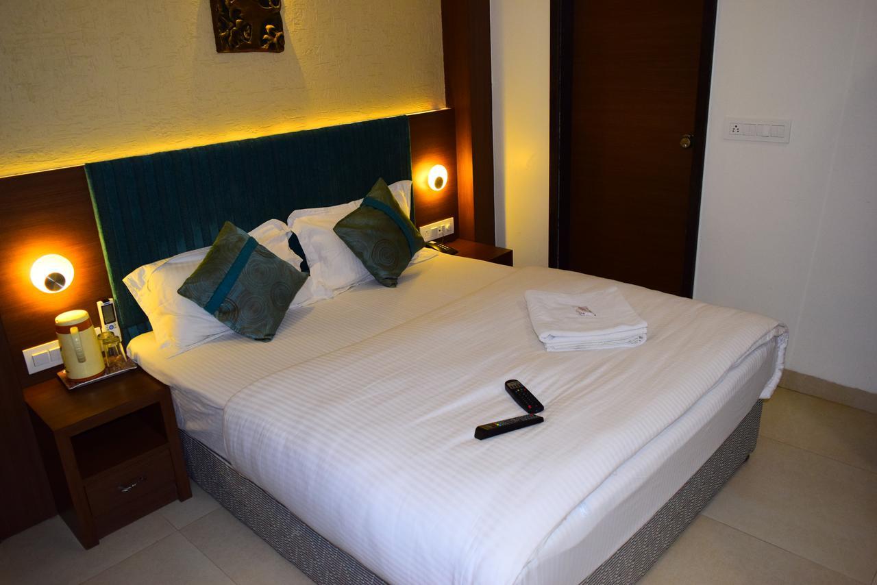 Hotel Chandragupta Uddzsaín Kültér fotó