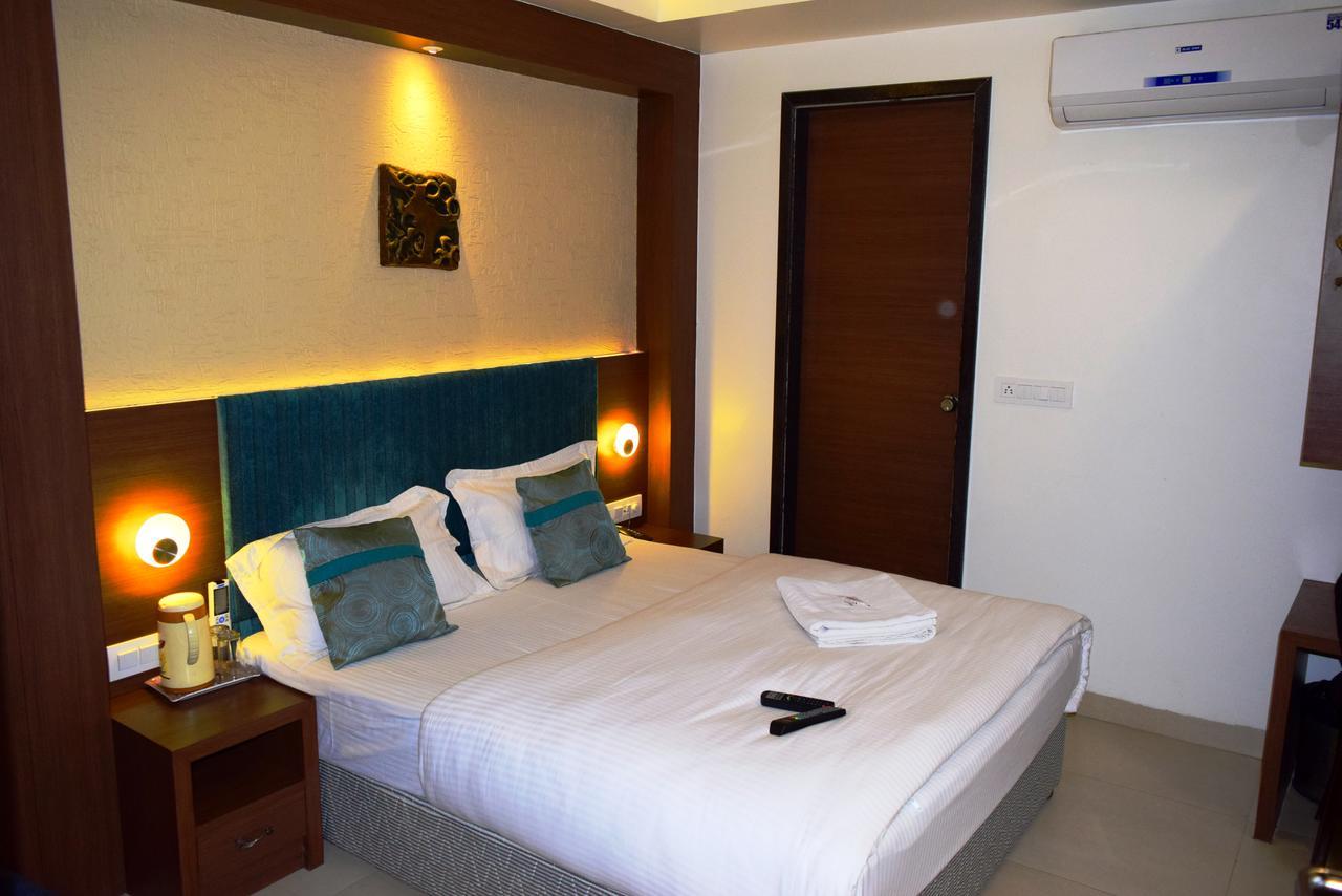 Hotel Chandragupta Uddzsaín Kültér fotó